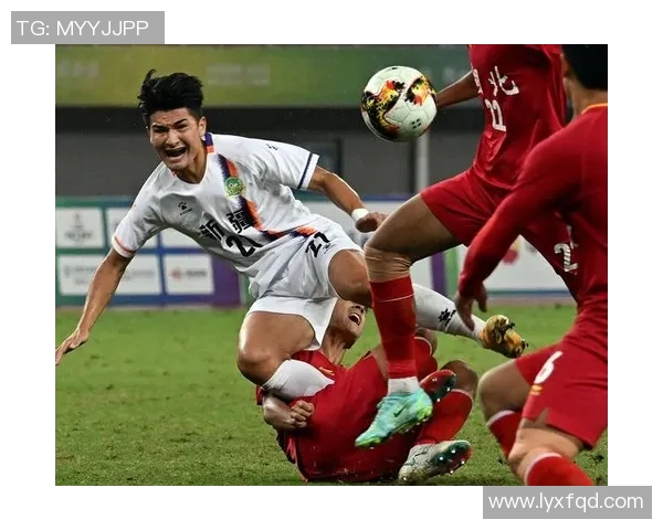 网友热议新疆足球明星表现与未来发展潜力引发广泛关注与讨论